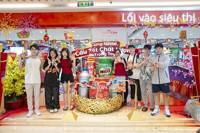 Hơn 70.000 gia đình Việt cùng Nestlé 'Cầu Tết chất lượng' trong tay Hơn 70.000 gia đình Việt cùng Nestlé 'Cầu Tết chất lượng' trong tay