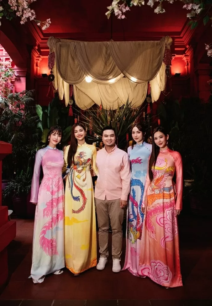 Dàn mỹ nhân Thái Lan diện áo dài Dàn mỹ nhân Thái Lan diện áo dài