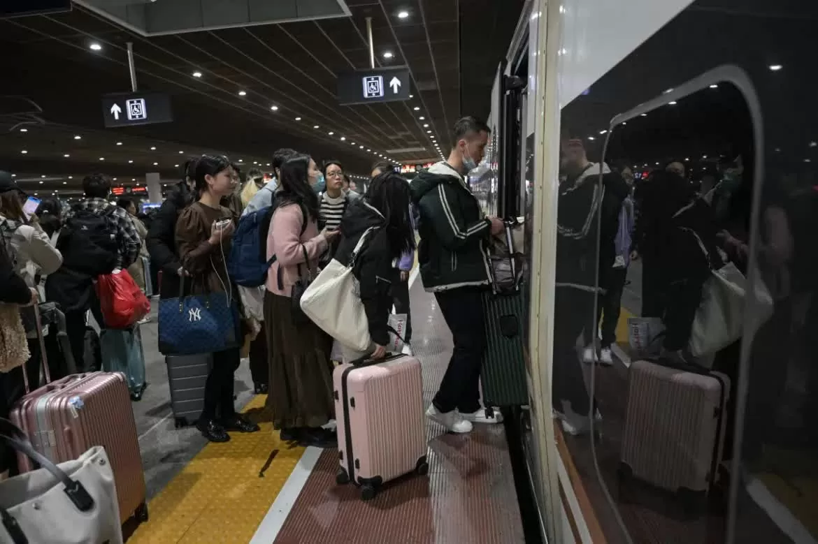 Hàng triệu người Trung Quốc đổ về quê ăn Tết Nguyên đán