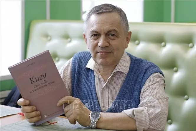 Nhà Việt Nam học người Nga Anatoly Sokolov với cuốn sách Tiến sĩ Anatoly Sokolov: Tiềm năng hợp tác Nga - Việt rất lớn do có sự bổ trợ cho nhau