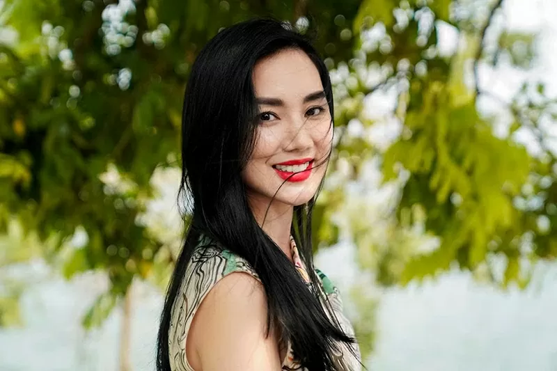 Nữ CEO luôn học hỏi và cập nhật liên tục các phương pháp cũng như công nghệ làm đẹp tiên tiến nhất để phục vụ cho công việc.