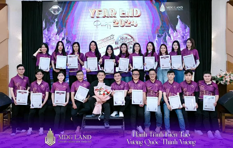 Đội ngũ MDG Holdings trong lễ tổng kết kinh doanh 2024 và định hướng chiến lược 2025. Đội ngũ MDG Holdings trong lễ tổng kết kinh doanh 2024 và định hướng chiến lược 2025.