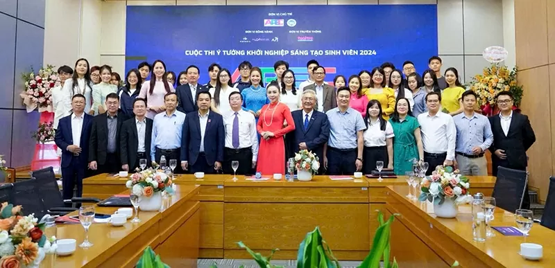 Thạc sĩ Minh Thu tại Cuộc thi ý tưởng khởi nghiệp sáng tạo sinh viên Apec Innovation 2024.