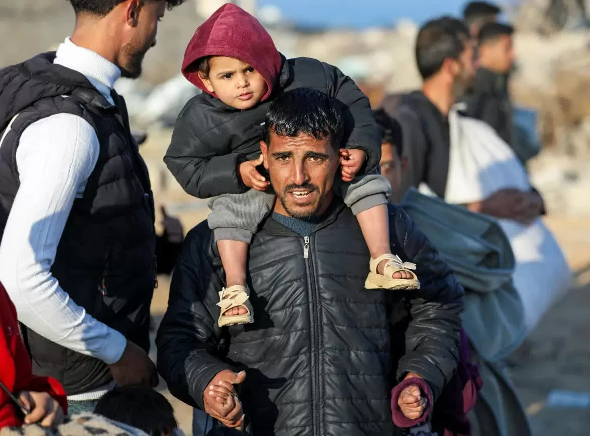 Hàng chục nghìn người Palestine háo hức trở về nhà ở phía Bắc Dải Gaza