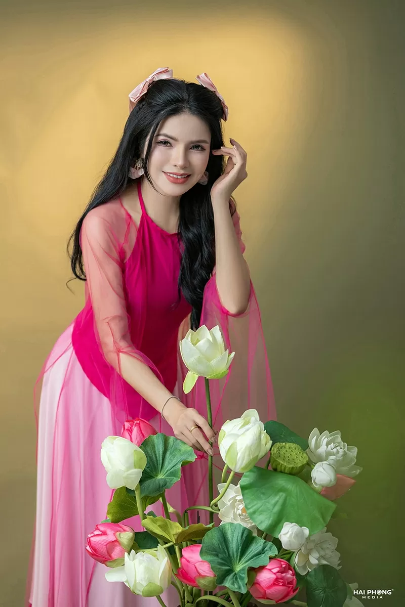 Á hậu Nga Queen.