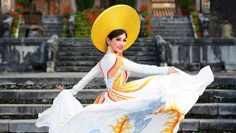 Đạo diễn Nguyễn Lan Vy: Áo dài và Tết - biểu tượng của di sản văn hóa và khát vọng phát triển
