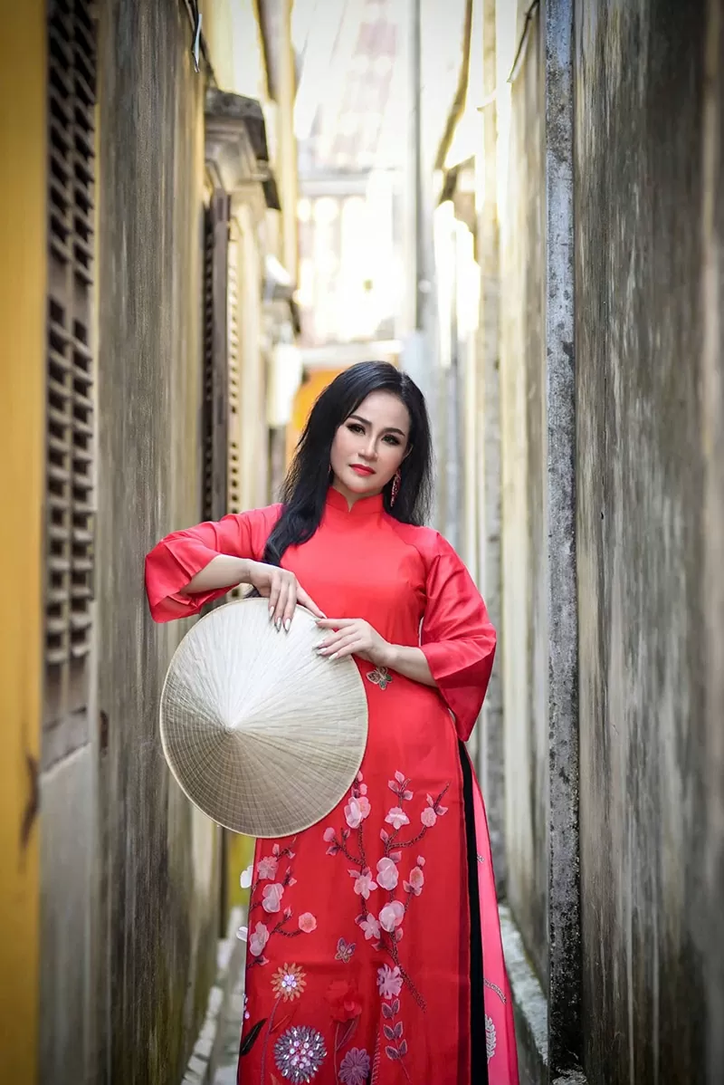 Đạo diễn Nguyễn Lan Vy: Áo dài và Tết - biểu tượng của di sản văn hóa và khát vọng phát triển Đạo diễn Nguyễn Lan Vy: Áo dài và Tết - biểu tượng của di sản văn hóa và khát vọng phát triển