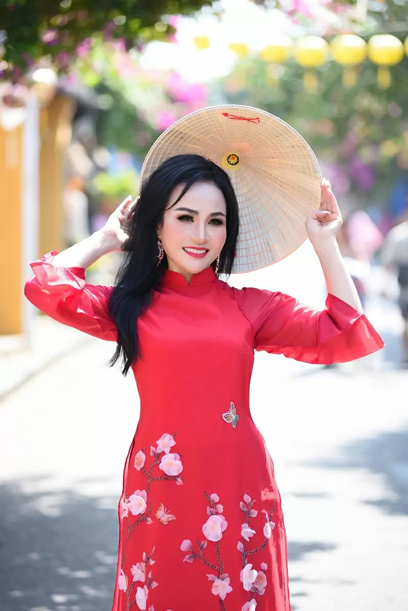 Đạo diễn Nguyễn Lan Vy: Áo dài và Tết - biểu tượng của di sản văn hóa và khát vọng phát triển Đạo diễn Nguyễn Lan Vy: Áo dài và Tết - biểu tượng của di sản văn hóa và khát vọng phát triển