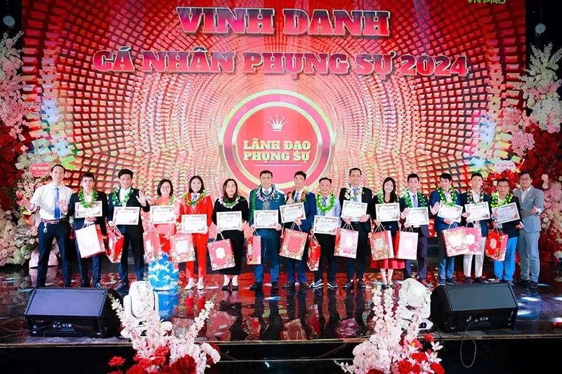 GC PRO SHOP vinh danh cá nhân phụng sự 2024. GC PRO SHOP vinh danh cá nhân phụng sự 2024.