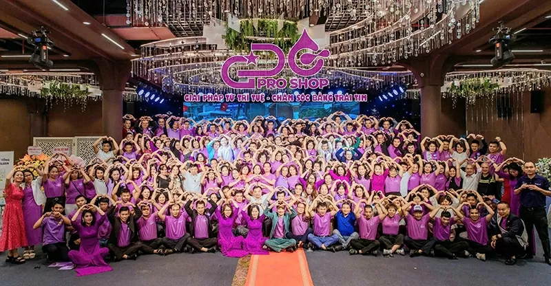 Tập thể Ban lãnh đạo, cán bộ, nhân viên GC PRO SHOP luôn đồng lòng với phương châm phát triển “Giải pháp từ trí tuệ - Chăm sóc bằng trái tim” Tập thể Ban lãnh đạo, cán bộ, nhân viên GC PRO SHOP luôn đồng lòng với phương châm phát triển “Giải pháp từ trí tuệ - Chăm sóc bằng trái tim”