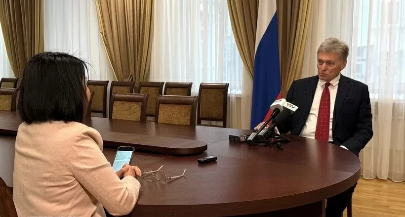 Người phát ngôn Điện Kremlin trả lời phỏng vấn báo chí