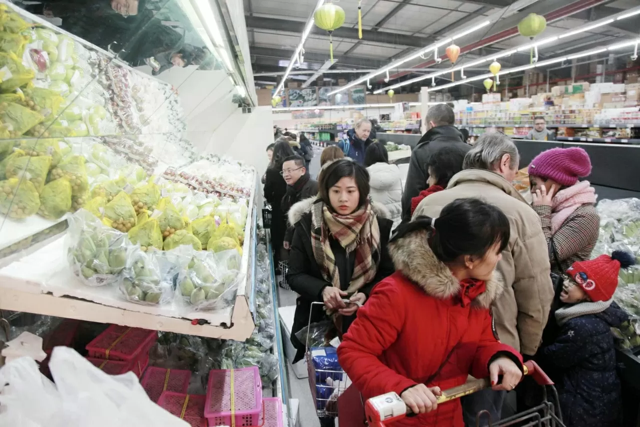 Xuân Ất Tỵ 2025: Rộn ràng chợ Tết Việt tại châu Âu