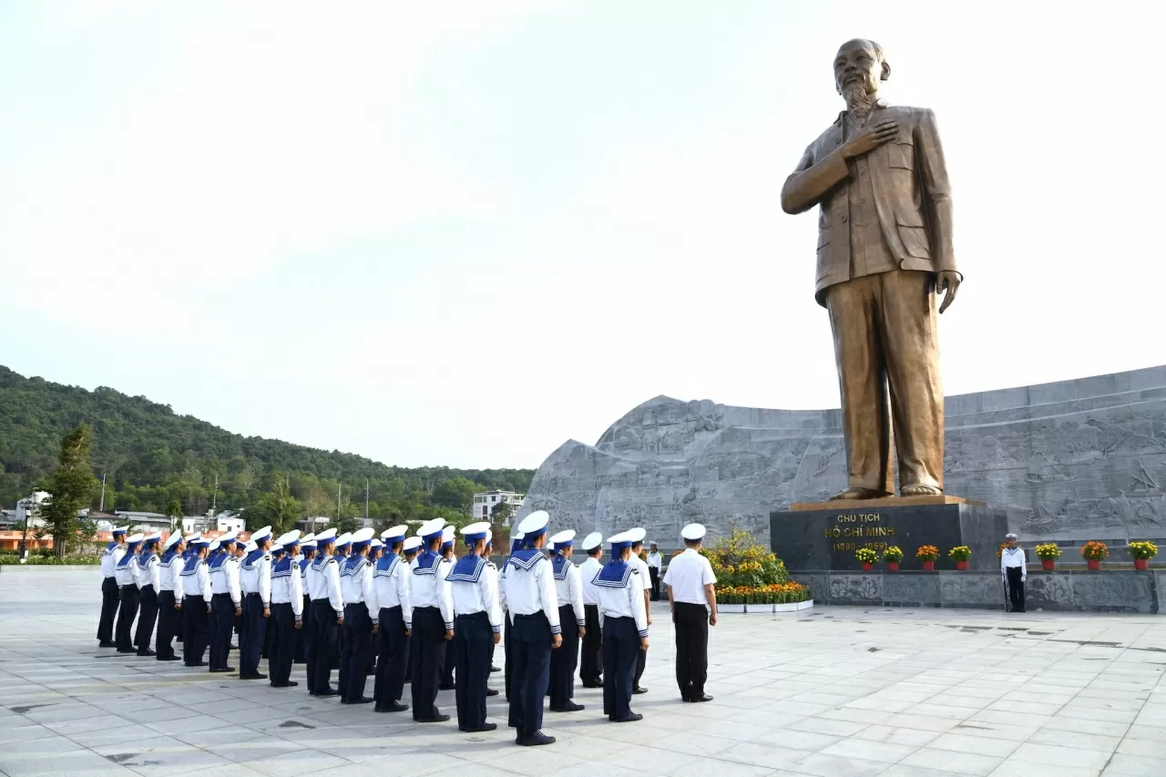 Bộ Tư lệnh Vùng 5 Hải quân dâng hương tưởng niệm Chủ tịch Hồ Chí Minh Bộ Tư lệnh Vùng 5 Hải quân dâng hương tưởng niệm Chủ tịch Hồ Chí Minh