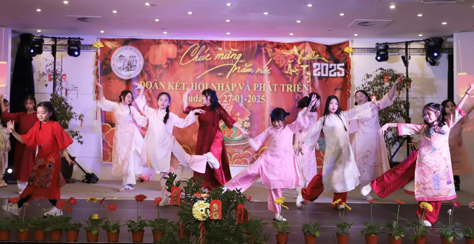 Lễ hội mừng Xuân Ất Tỵ ấm áp tại Hungary