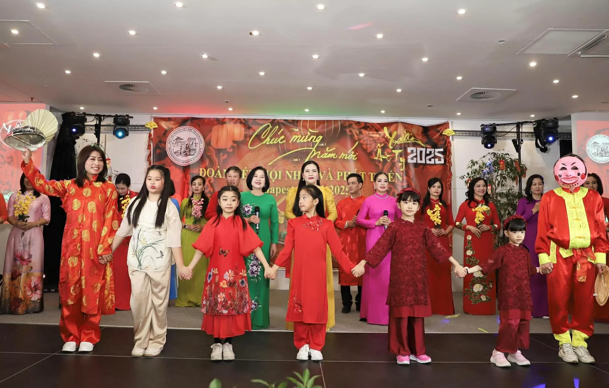 Lễ hội mừng Xuân Ất Tỵ ấm áp tại Hungary