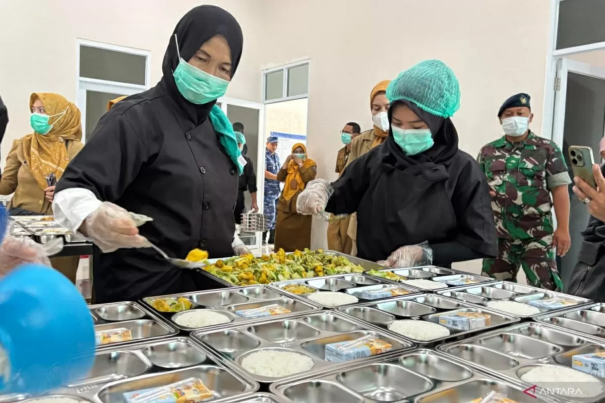 82,9 triệu người Indonesia hưởng lợi từ chương trình bữa ăn miễn phí 82,9 triệu người Indonesia hưởng lợi từ chương trình bữa ăn miễn phí
