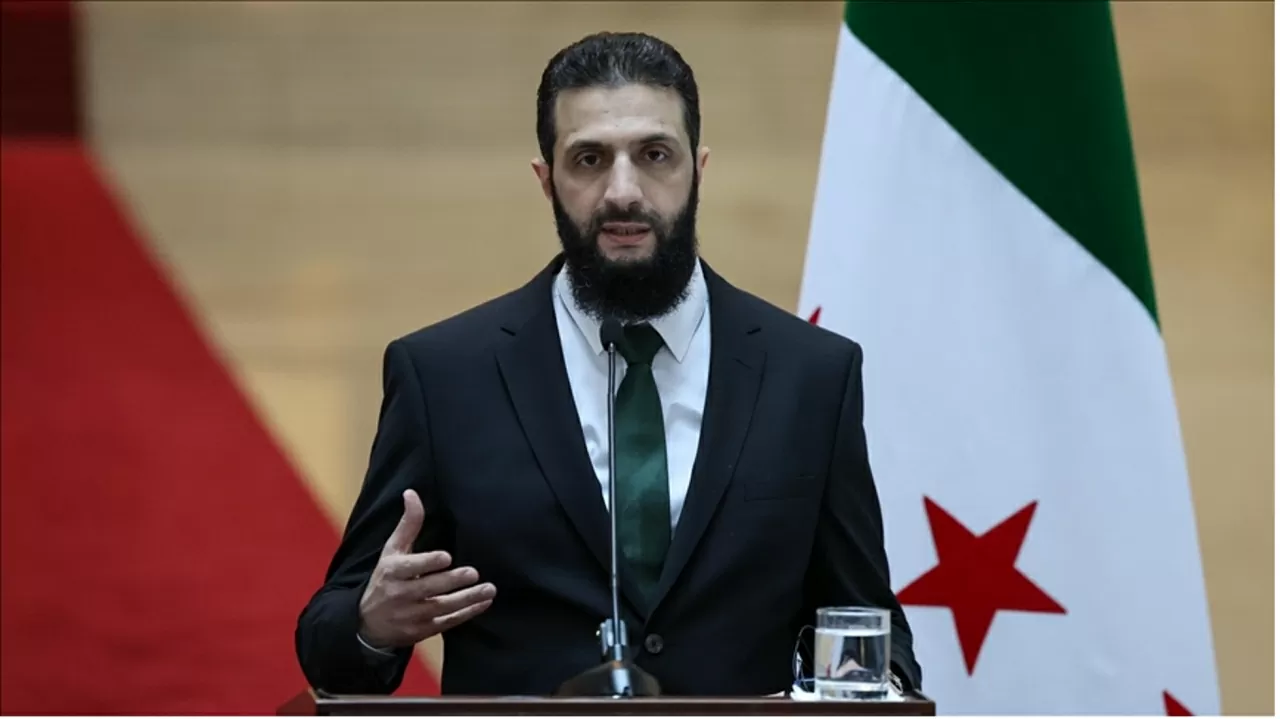 Ông Ahmad Al-Sharaa chính thức được bổ nhiệm làm tổng thống lâm thời của Syria. (Nguồn: AA) Ông Ahmad Al-Sharaa chính thức được bổ nhiệm làm tổng thống lâm thời của Syria. (Nguồn: AA)