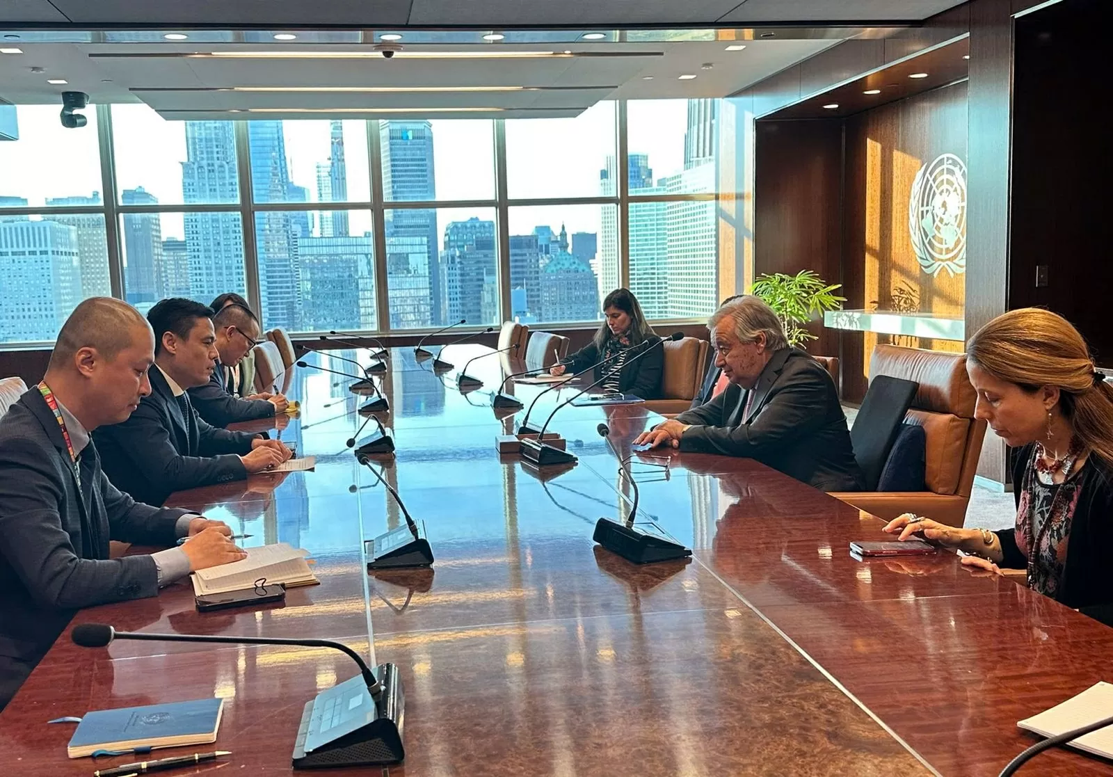 Đại sứ Đặng Hoàng Giang và Tổng thư ký Liên Hợp Quốc Antonio Guterres