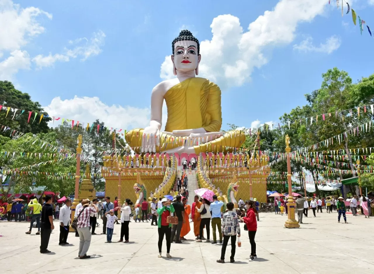 Nhiều chùa Khmer ở các phum sóc tỉnh Sóc Trăng được trang trí đẹp mắt để đón Xuân. (Ảnh: Phương Nghi) Nhiều chùa Khmer ở các phum sóc tỉnh Sóc Trăng được trang trí đẹp mắt để đón Xuân. (Ảnh: Phương Nghi)