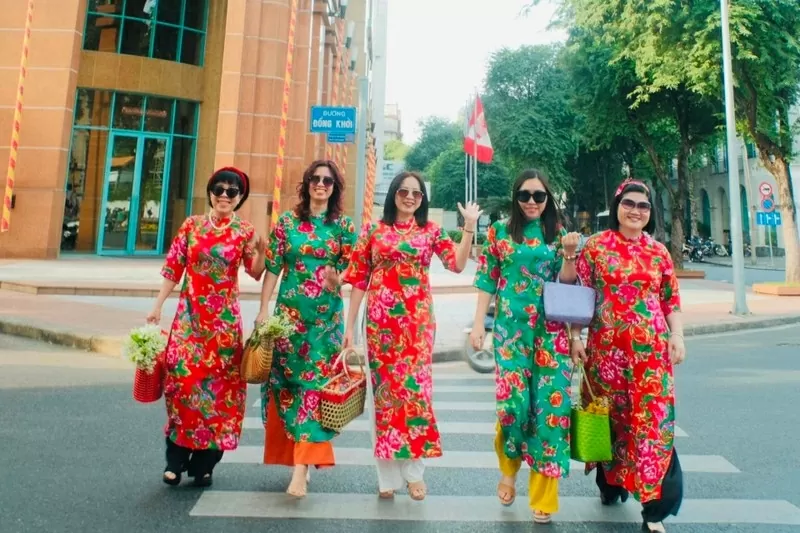 Họa tiết 'chăn con công' gây sốt mỗi dịp Tết đến Xuân về Họa tiết 'chăn con công' gây sốt mỗi dịp Tết đến Xuân về