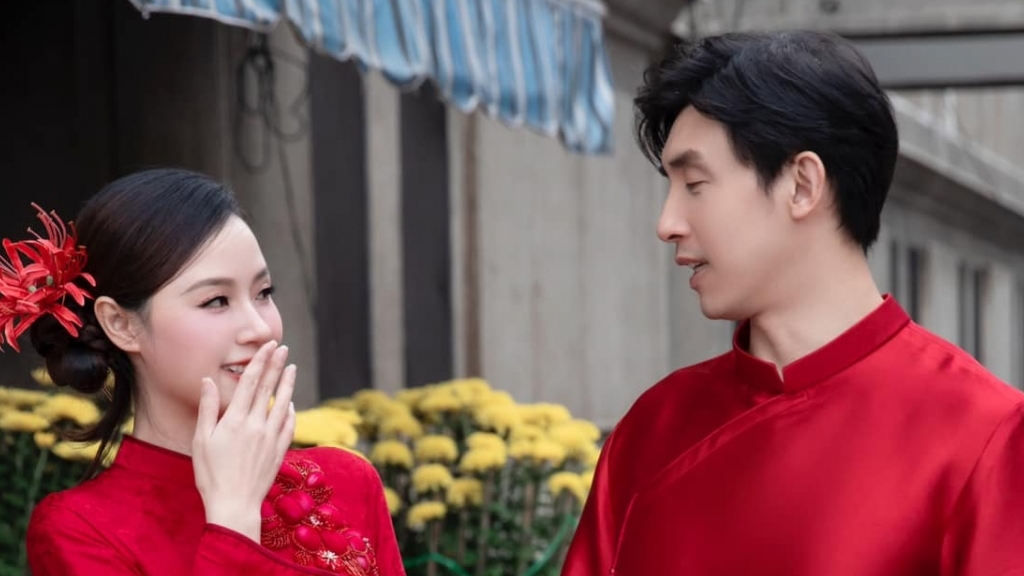 Bộ ảnh áo dài 'đẹp nên thơ' của Midu và ông xã