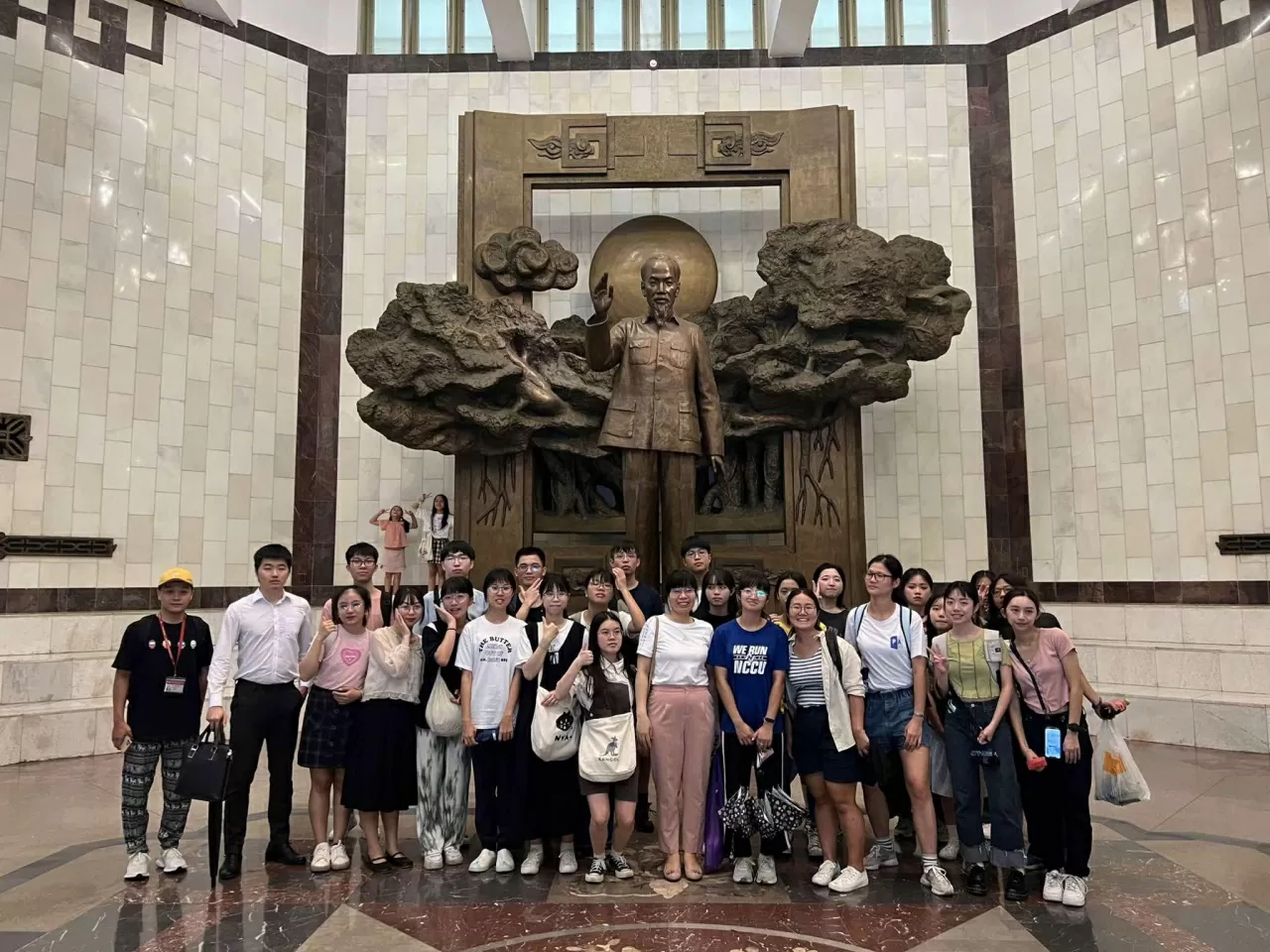 Lan toả tiếng Việt và văn hoá Việt Nam ra thế giới Lan toả tiếng Việt và văn hoá Việt Nam ra thế giới