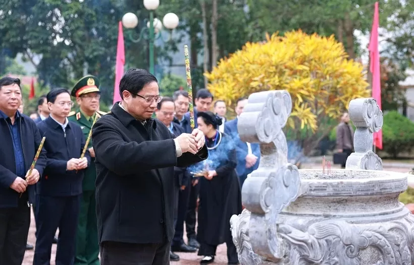 Prime Minister offers tribute to President Ho Chi Minh in Cao Bang Prime Minister offers tribute to President Ho Chi Minh in Cao Bang