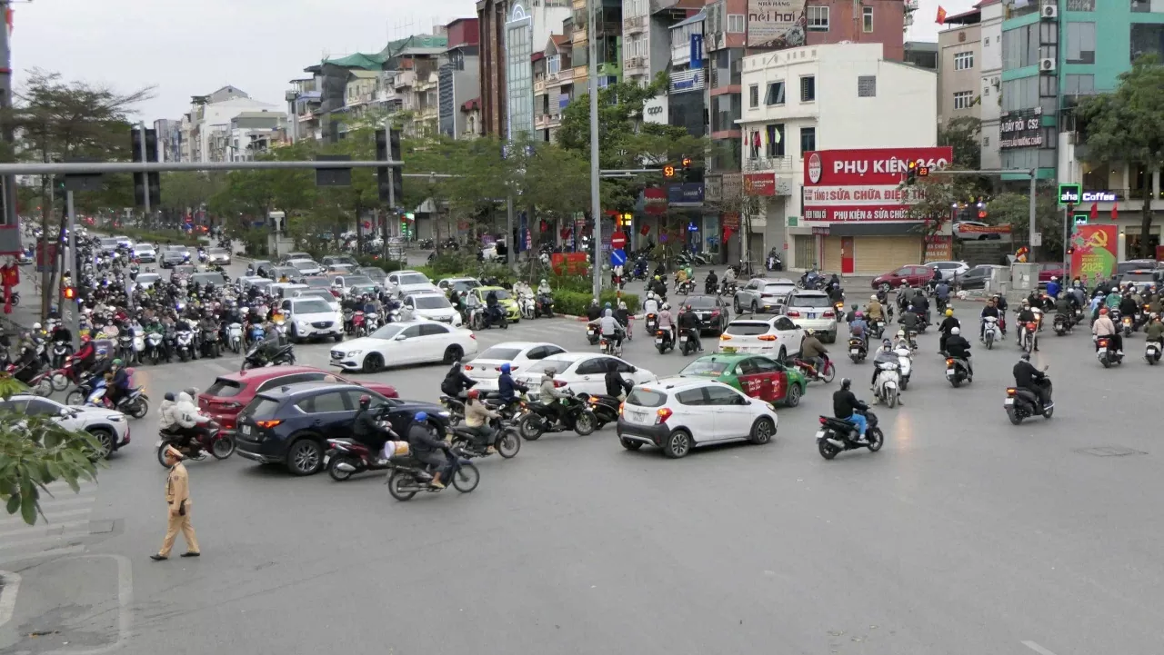 Thủ đô Hà Nội ngày làm việc đầu tiên sau kỳ nghỉ lễ