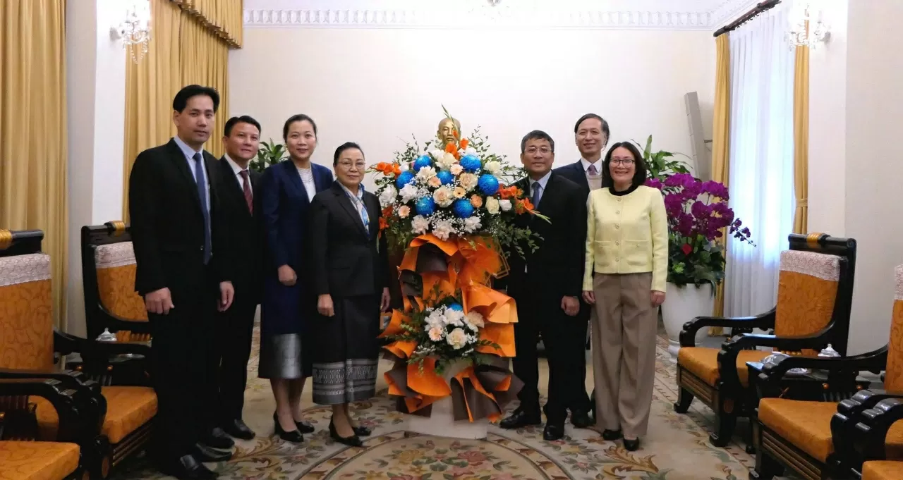 Thứ trưởng Thường trực Nguyễn Minh Vũ đã tiếp Đại sứ Lào tại Việt Nam Khamphao Ernthavanh đến chúc mừng nhân dịp kỷ niệm 95 năm Ngày thành lập Đảng Cộng sản Việt Nam và Tết cổ truyền Ất Tỵ 2025. (Ảnh: Thành Long)