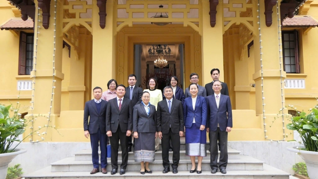 Thứ trưởng Thường trực Nguyễn Minh Vũ tiếp Đại sứ Lào đến chúc mừng Năm mới Ất Tỵ 2025