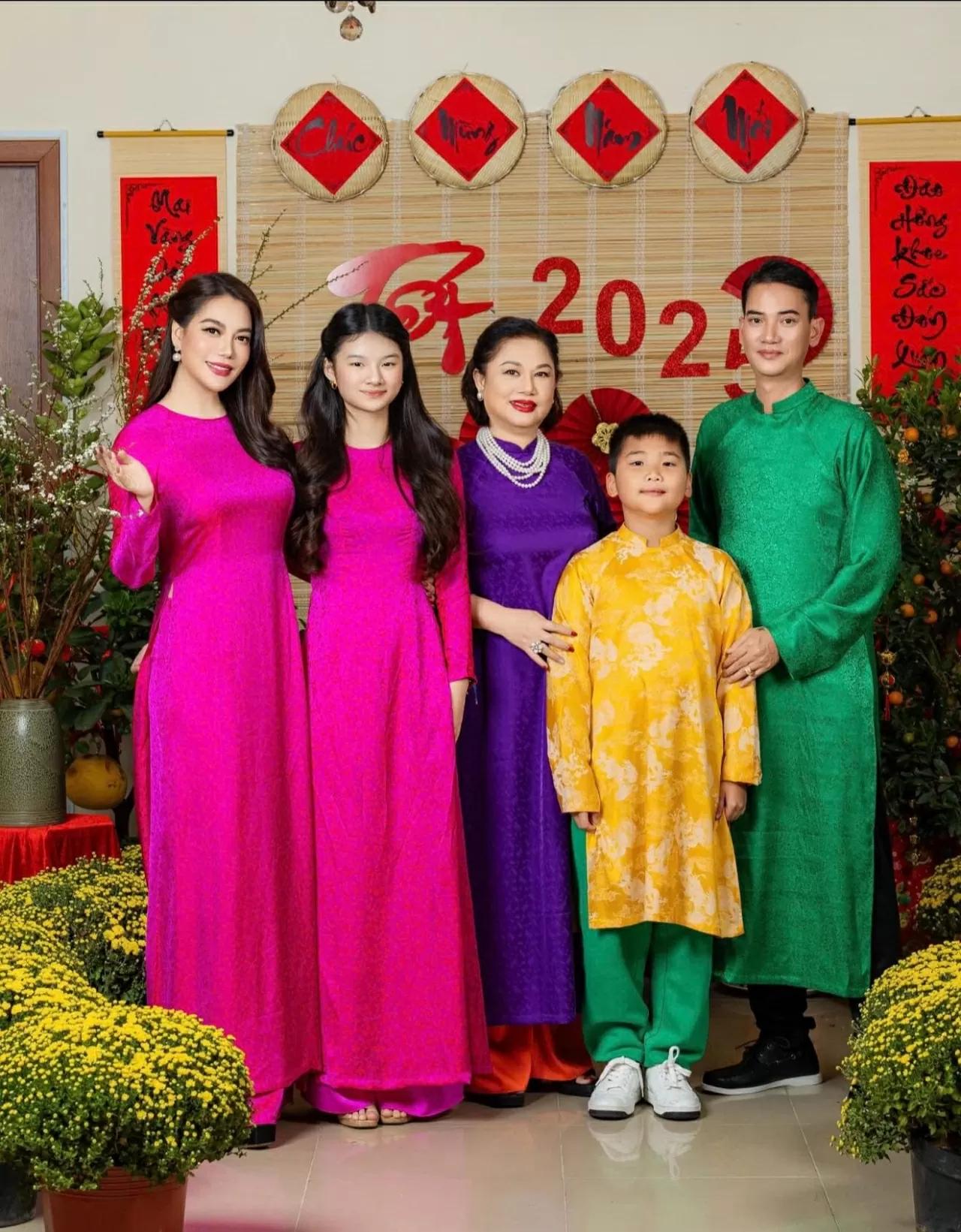 Diễn viên Trương Ngọc Ánh được khen "như hai chị em" bên con gái Diễn viên Trương Ngọc Ánh được khen "như hai chị em" bên con gái