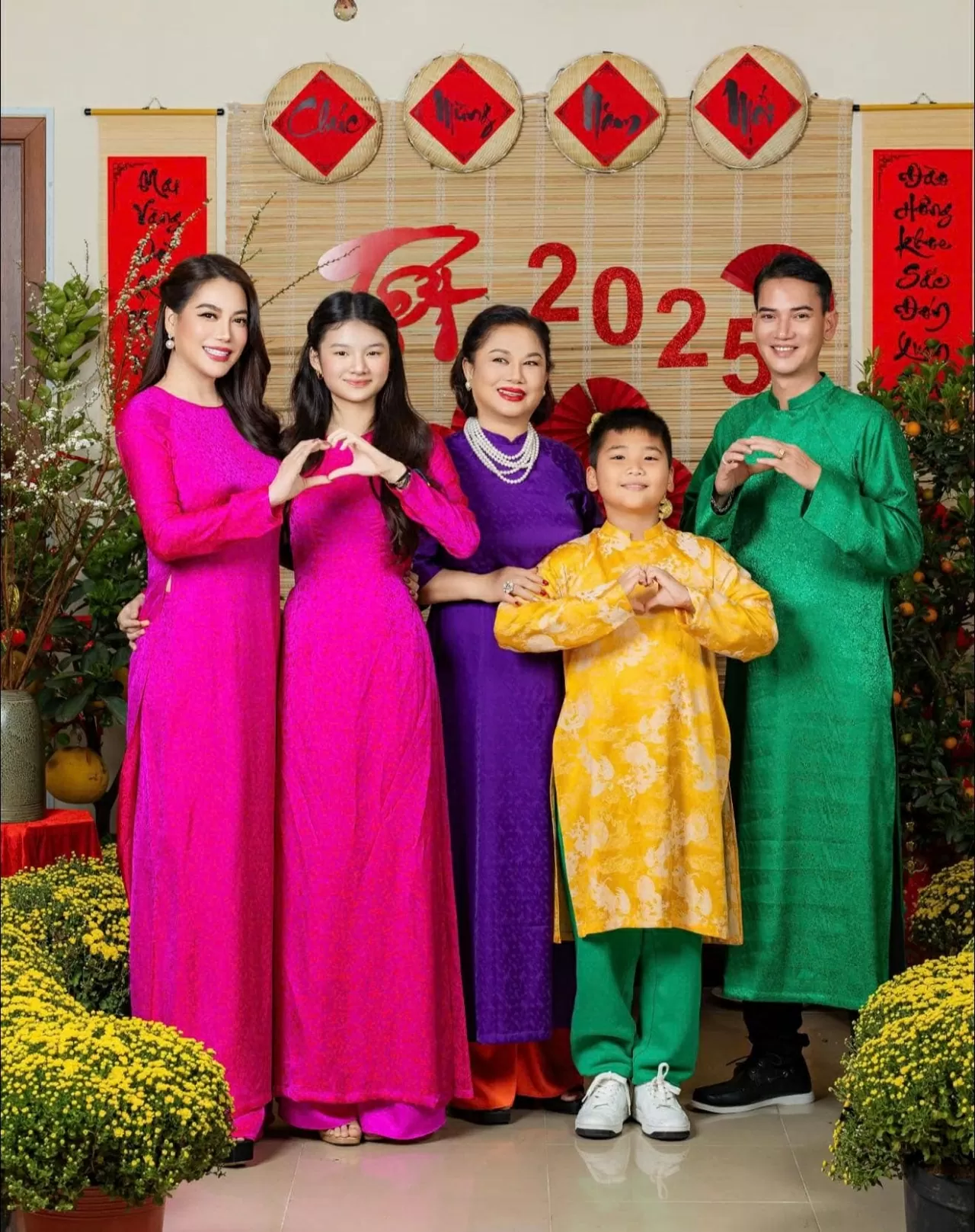 Diễn viên Trương Ngọc Ánh được khen "như hai chị em" bên con gái Diễn viên Trương Ngọc Ánh được khen "như hai chị em" bên con gái