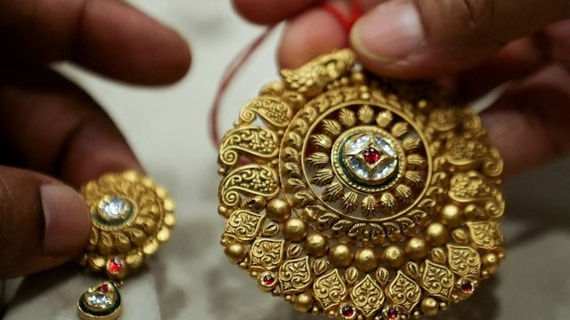 Giá vàng hôm nay 4/2/2025: Giá vàng tăng vù vù sau hành động của ông Trump, tiến gần đỉnh cao nhất mọi thời đại, trong nước liên tục đi lên