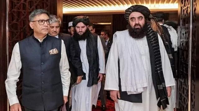 Ngoại trưởng Ấn Độ Vikram Misri (trái) và quyền Ngoại trưởng Taliban Amir Khan Muttaqi trong cuộc gặp tại Dubai. (Nguồn: X) Ngoại trưởng Ấn Độ Vikram Misri (trái) và quyền Ngoại trưởng Taliban Amir Khan Muttaqi trong cuộc gặp tại Dubai. (Nguồn: X)