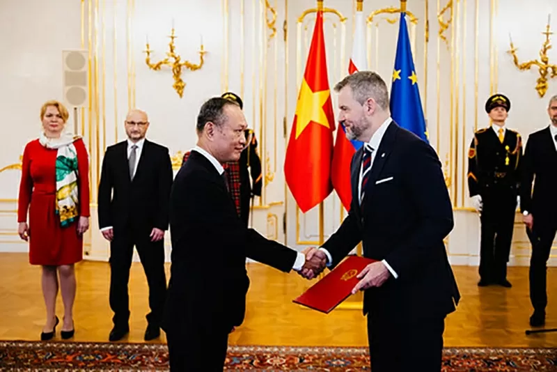 Đại sứ Phạm Trường Giang trình Thư ủy nhiệm lên Tổng thống Slovakia Đại sứ Phạm Trường Giang trình Thư ủy nhiệm lên Tổng thống Slovakia