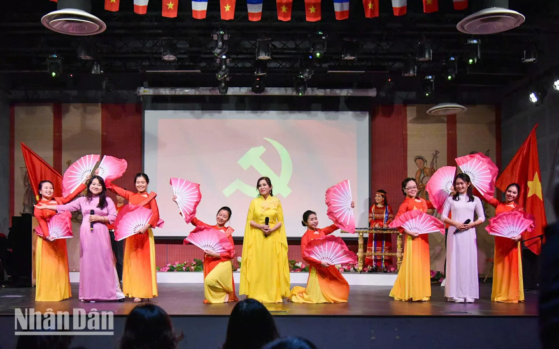 Kỷ niệm 95 năm Ngày thành lập Đảng Cộng sản Việt Nam tại Pháp Kỷ niệm 95 năm Ngày thành lập Đảng Cộng sản Việt Nam tại Pháp