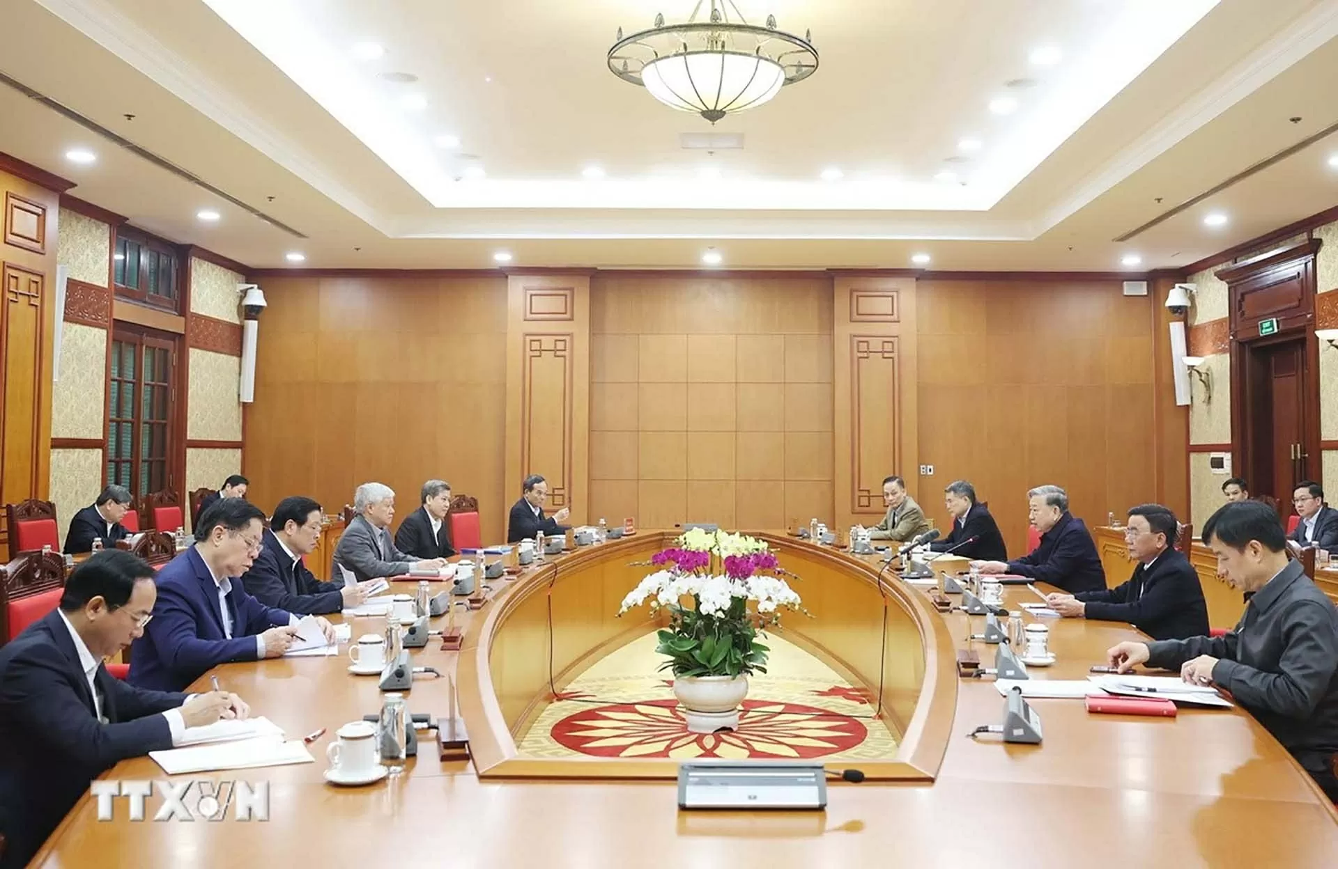 Tổng Bí thư Tô Lâm: Các cơ quan, đơn vị, địa phương bắt tay ngay vào công việc, không để xảy ra tình trạng ăn Tết kéo dài Tổng Bí thư Tô Lâm: Các cơ quan, đơn vị, địa phương bắt tay ngay vào công việc, không để xảy ra tình trạng ăn Tết kéo dài