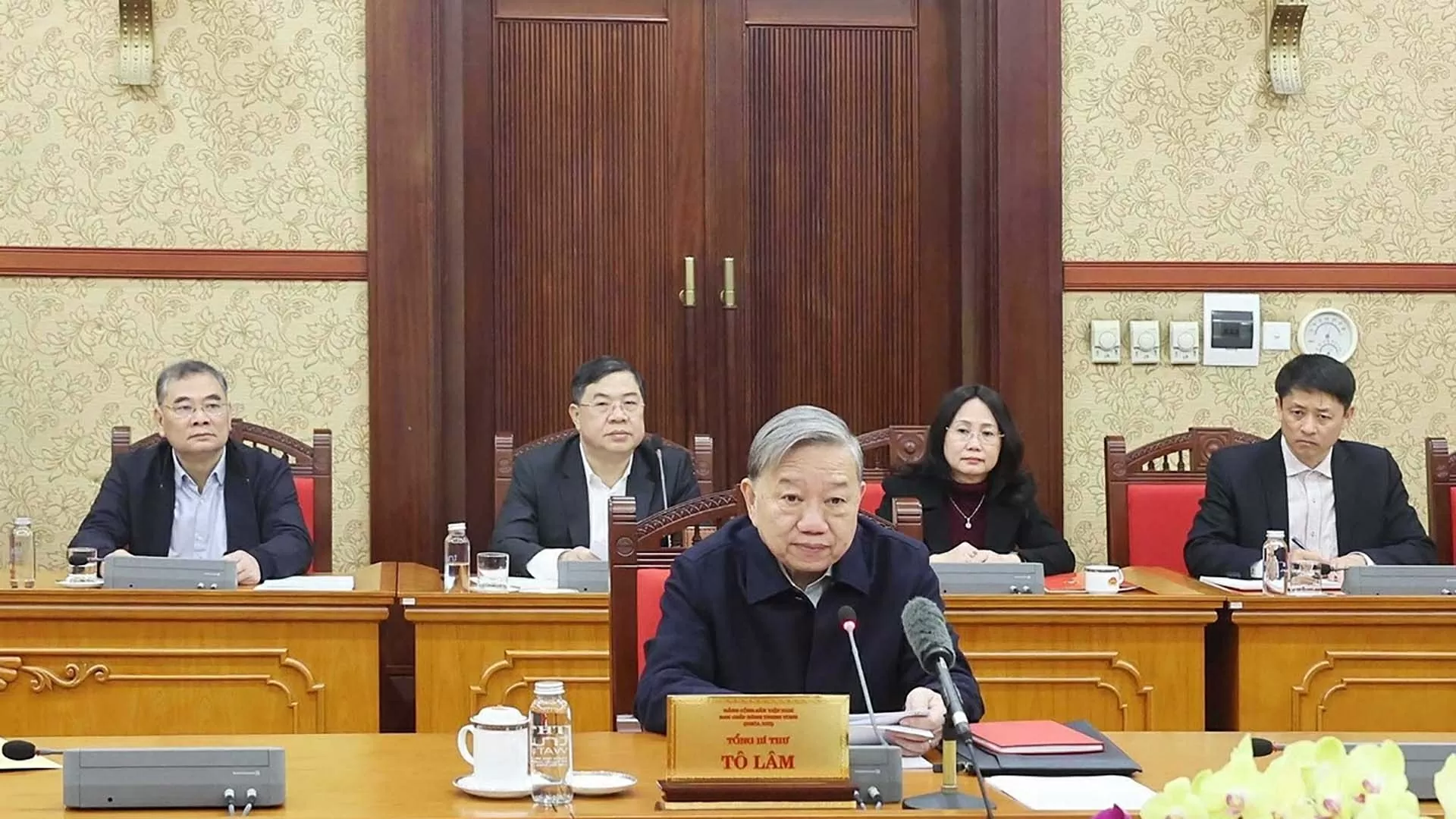 Tổng Bí thư Tô Lâm: Các cơ quan, đơn vị, địa phương bắt tay ngay vào công việc, không để xảy ra tình trạng ăn Tết kéo dài Tổng Bí thư Tô Lâm: Các cơ quan, đơn vị, địa phương bắt tay ngay vào công việc, không để xảy ra tình trạng ăn Tết kéo dài