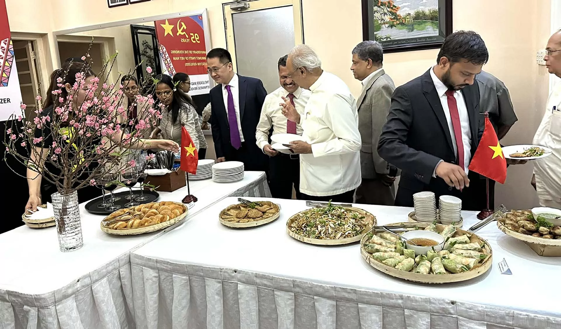 Đại sứ quán Việt Nam tại Sri Lanka tổ chức Lễ kỷ niệm 95 năm ngày thành lập Đảng Cộng sản Việt Nam Đại sứ quán Việt Nam tại Sri Lanka tổ chức Lễ kỷ niệm 95 năm ngày thành lập Đảng Cộng sản Việt Nam