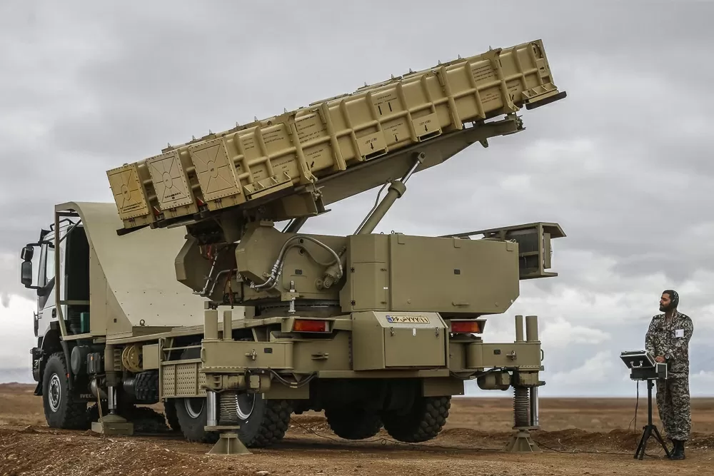 Đây là giai đoạn hai của loạt cuộc tập trận có tên Eqtedar, bắt đầu gần các cơ sở hạt nhân Natanz, Fordow và Khondab vào đầu tháng 1.