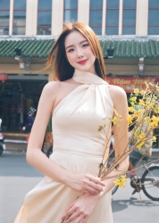 Hoa hậu Bảo Ngọc dịu dàng xuống phố