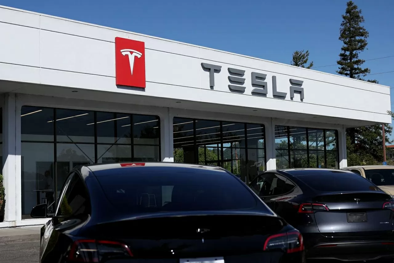 Doanh số Tesla trong tháng 1 tại Anh giảm gần 12%, tại Pháp giảm 63%, tại Thụy Điển giảm 44%, tại Na Uy giảm 38%, tại Hà Lan giảm 42%. (Nguồn: Investopedia)
