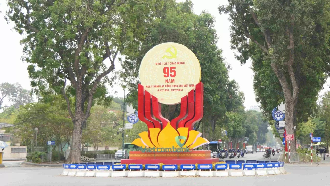 Hà Nội rực rỡ cờ hoa kỷ niệm 95 năm Ngày thành lập Đảng Thủ đô rực rỡ cờ hoa kỷ niệm 95 năm Ngày thành lập Đảng Cộng sản Việt Nam