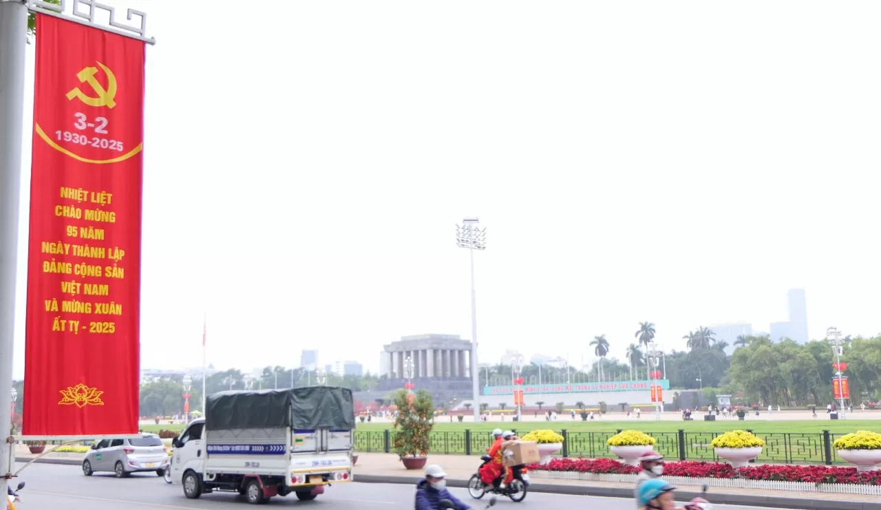 Thủ đô rực rỡ cờ hoa kỷ niệm 95 năm Ngày thành lập Đảng Cộng sản Việt Nam