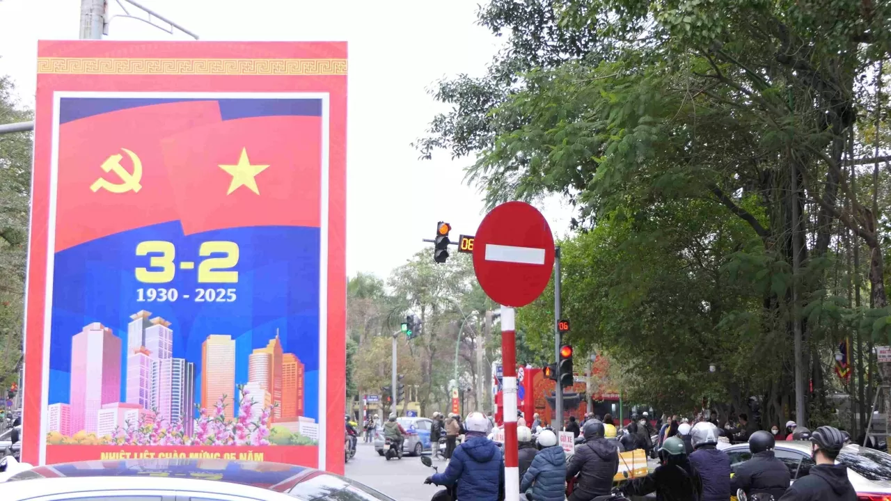 Thủ đô rực rỡ cờ hoa kỷ niệm 95 năm Ngày thành lập Đảng Cộng sản Việt Nam