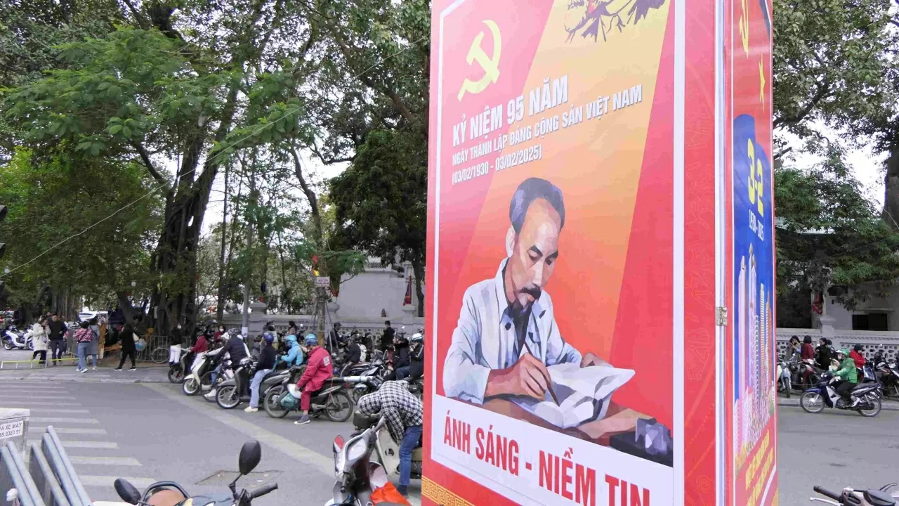 Hà Nội rực rỡ cờ hoa kỷ niệm 95 năm Ngày thành lập Đảng Thủ đô rực rỡ cờ hoa kỷ niệm 95 năm Ngày thành lập Đảng Cộng sản Việt Nam