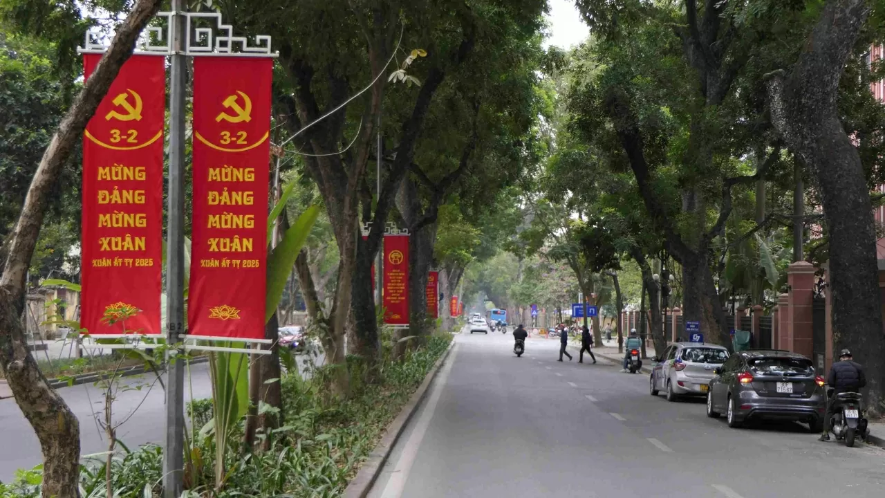 Hà Nội rực rỡ cờ hoa kỷ niệm 95 năm Ngày thành lập Đảng Thủ đô rực rỡ cờ hoa kỷ niệm 95 năm Ngày thành lập Đảng Cộng sản Việt Nam