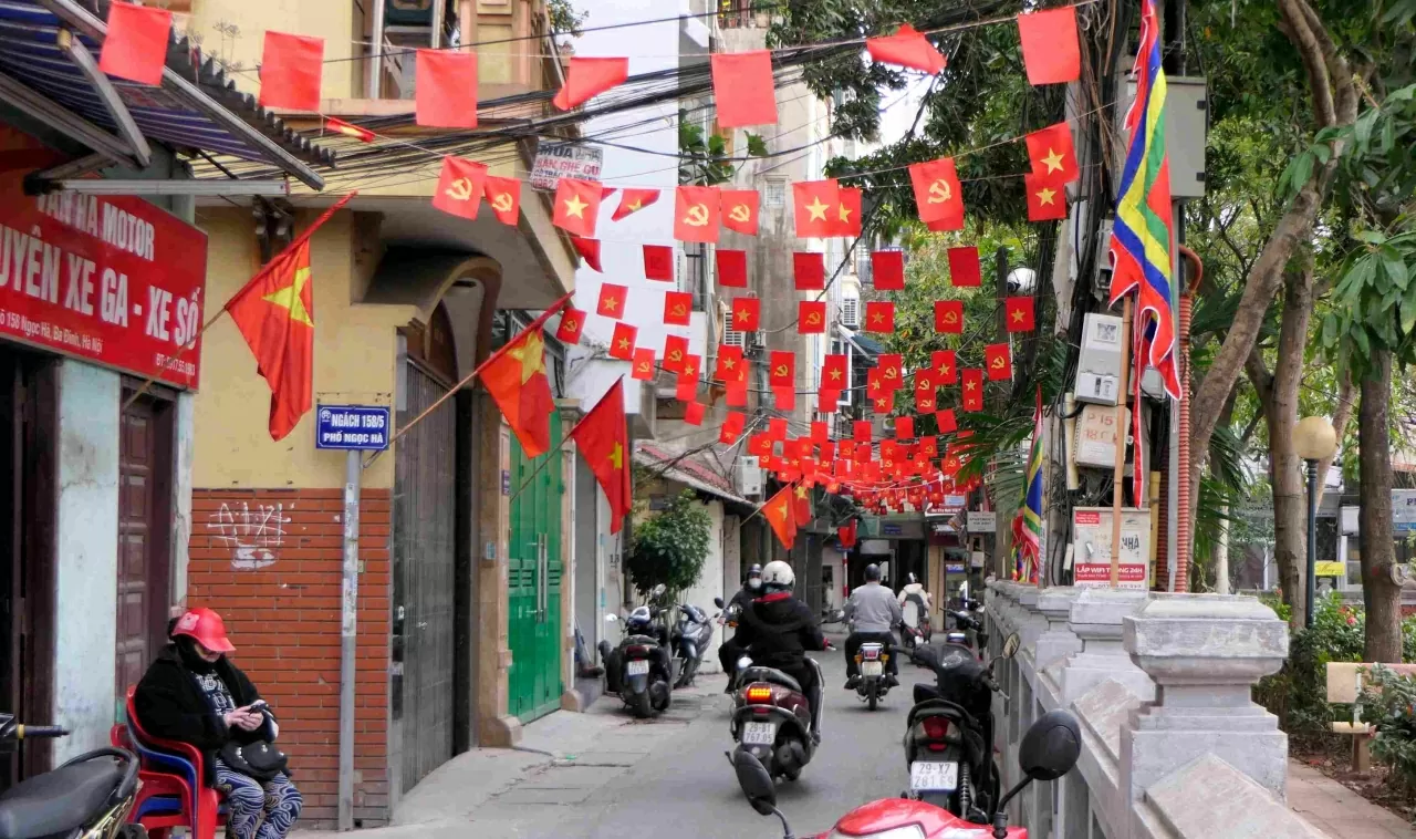 Thủ đô rực rỡ cờ hoa kỷ niệm 95 năm Ngày thành lập Đảng Cộng sản Việt Nam