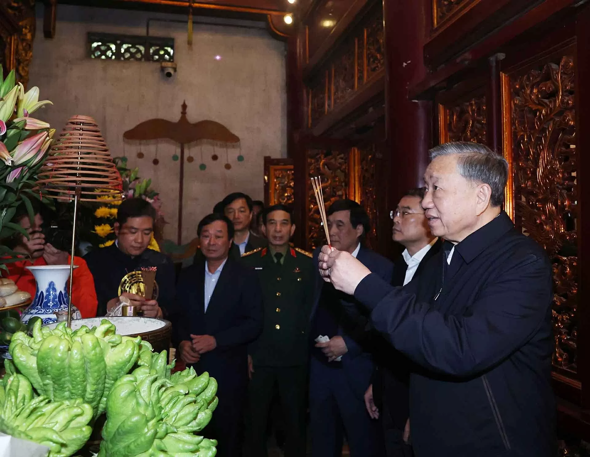 Tổng Bí thư Tô Lâm dâng hương tưởng niệm các Vua Hùng Tổng Bí thư Tô Lâm dâng hương tưởng niệm các Vua Hùng