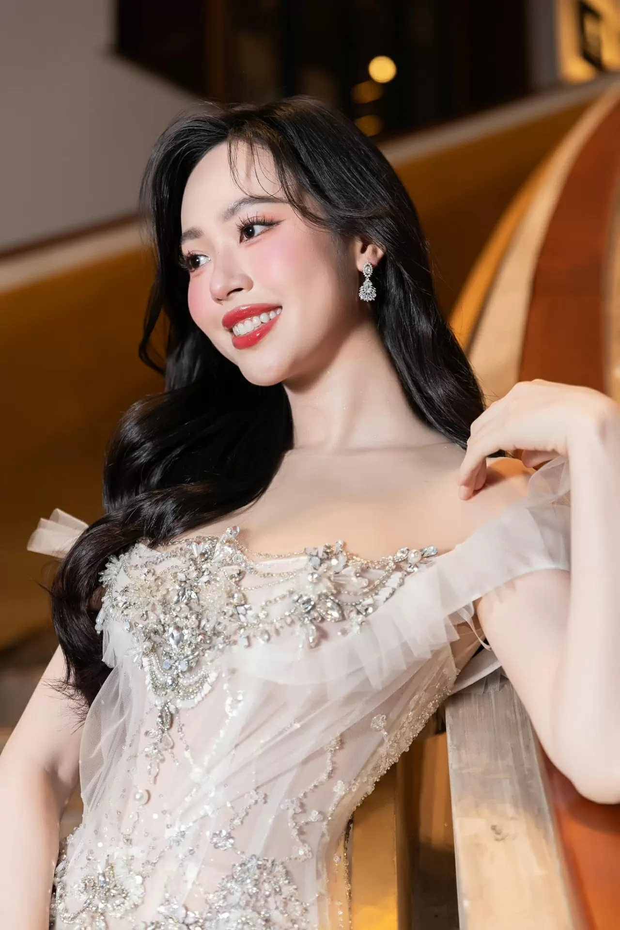 Á hậu Trịnh Thùy Linh